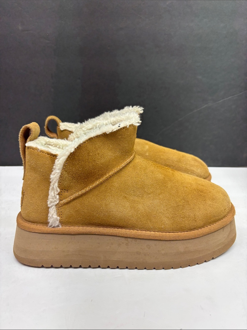 Kookaburra by Ugg platforms ankle boots, sz 7, box 69